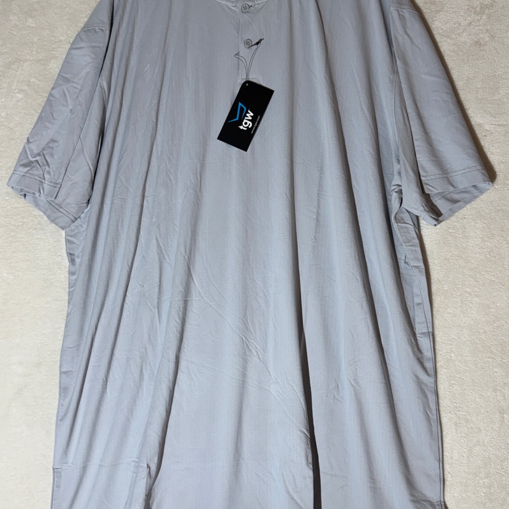 IZOD Men's Light Gray Casual Button-Down Shirt
